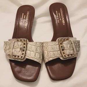 Donald Pliner sandals 7 M Italy Femie croc